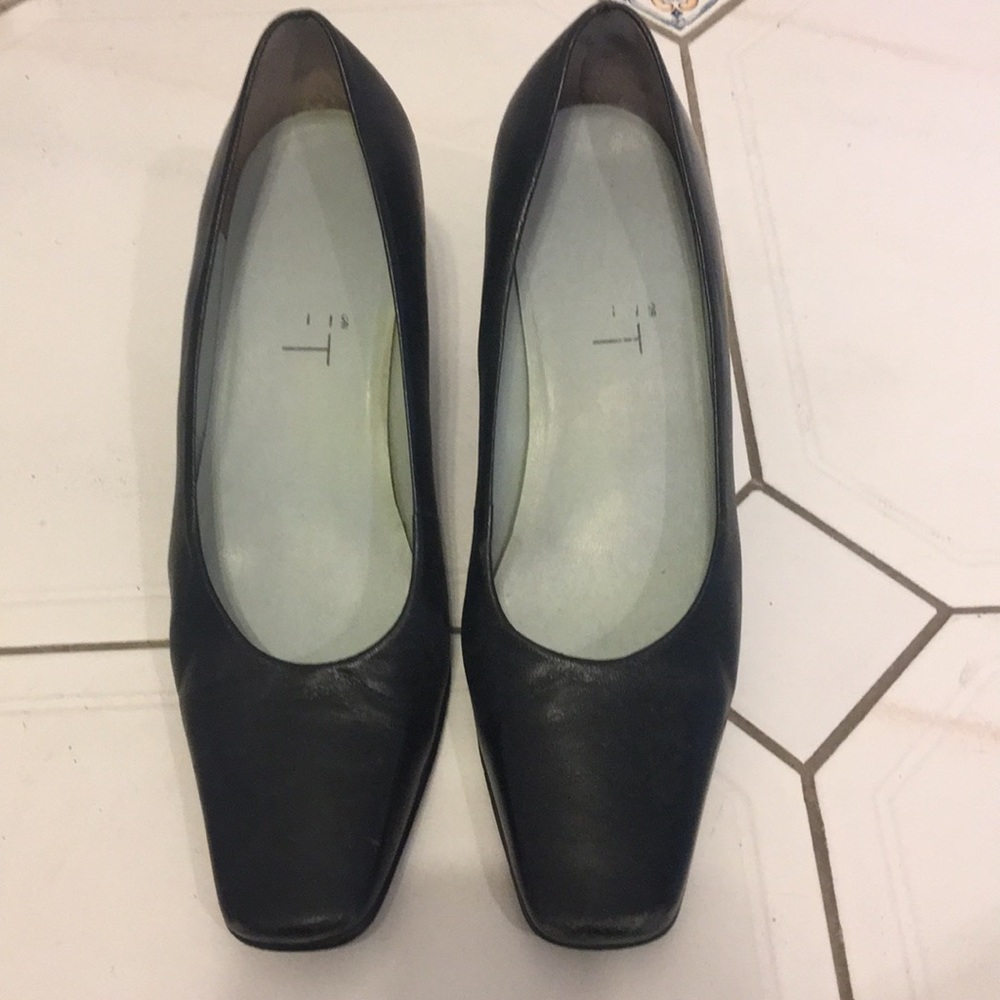 Black leather pump 7 M